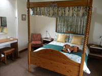 Four Poster room pic